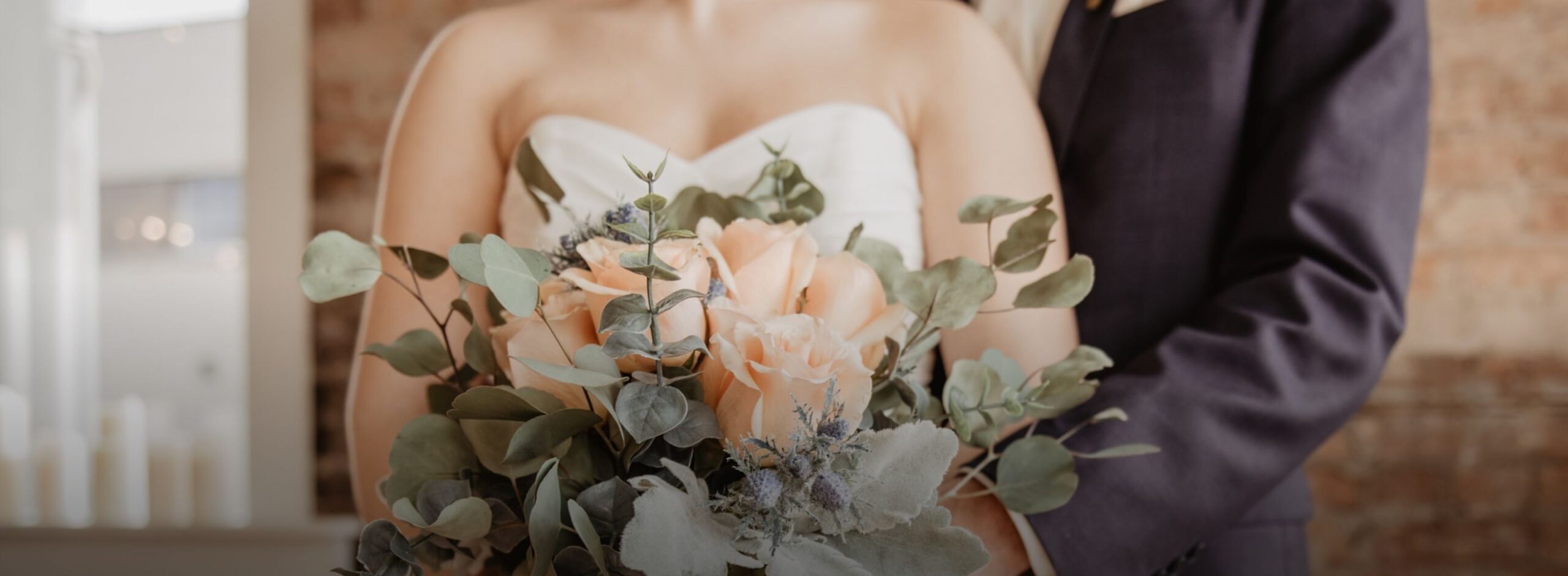 Lazos rústicos de arpillera y organza para bodas con rosas, bancos, sillas  y decoraciones para pasillos para bodas campestres, despedidas de soltera y fiestas  rústicas. - Etsy México, image size:2560x941